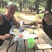 Vista l’imminente ora di pranzo, eccoci in sosta su uno dei tavoli in legno che si trovano presso la chiesetta della Madonna della Neve (dove abbiamo fatto ritorno) mentre stiamo consumando alcuni prodotti rigidamente locali, tenuti al fresco dalla borsa frigo lasciata in auto. (p.s. nella bottiglia in primo piano non c’era acqua ma Vermentino…)