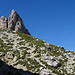 Sentiero per il Sasso di Sesto e la Torre di Toblin, che spunta dietro il costone.