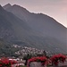 Ultima sera in Val d'Aosta, dal sagrato della chiesa di Saint'Ilario a Nus ammiriamo le montagne sull'altro versante ed una falce di Luna sopra di esse.