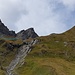 So kann man die nächsten beiden Grashänge überwinden, darüber die steile Südliche Gabelspitze.