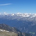 Im Westen sind die hohen Gipfel der Zillertaler Alpen.