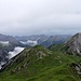 Gipfel- und Wolkenmeer in Lechtaler Alpen.