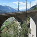 ...vorbei an diesem Bauwerk