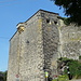 Burgmauer am Ortsrand, rechts geht es zum historischen Zentrum