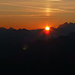 Sonnenaufgang über dem Wellhorn: nach links u.a. Tierberge, Reeti, Schwarzhoren, Wildgärst und Titlis, nach rechts Wetter-, Mittel- und Rosenhorn