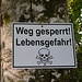 Dann geht`s aber doch hinunter und ich komme an diesem Schild (Verfasser unbekannt !) vorbei.