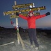 et me voilà sur le plus haut point d'Afrique - Uhuru Peak à 5892m d'altitude yeaaaah!