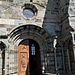 Di nuovo il portale d'ingresso alla chiesa in stile neo gotico.