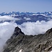 Das Écrins-Massiv leuchtet am Horizont