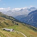 Oberhalb der Alphütte Steinigboda mit Blick zum Surettahorn