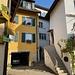 Hinten führt der Wanderweg hinauf zum Eingang der Twannbachschlucht.<br /><br /><br />