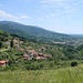 Blick über Aquilea zum Monte Gromigno.