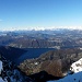 Panorama dalla vetta. In fondo sono visibili le Alpi vallesane.