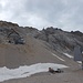 Vom Schneefernerhaus geht's dann einen mäßig steilen Schotterhang hinunter. Man erreicht den Grund eines ehemaligen Gletschers, und steigt ein paar Meter hinauf zum Sonn-Alpin.