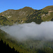 Der Nebel lichtet sich langsam: Blick vom Aufstieg zum Col de la Croix hinüber zum Pic Boré zuhinterst im Vallon de la Morge