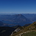 Verso il M.Croce con sullo sfondo il M.di Tremezzo, il lago di Como e il M.Rosa. 
