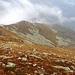 La cresta percorsa in salita, lato Valle di S.Maria.
Si vede bene il pilastro che ha fatto da riferimento, ma meglio percorrere tutta la cresta fino al sentiero per il Passo Bareta