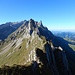 Hier wird der Wanderweg ein wenig anspruchsvoller. Auf der Kante der Läden.