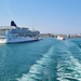 <b>A mezzogiorno ci imbarchiamo sulla Moby Kiss a Piombino, di fianco alla nave da crociera Norwegian Jewel, i cui dati sono impressionanti:<br />Lunghezza: 294 m<br />Passeggeri: 2376<br />Equipaggio: 1069.</b>
