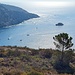 <b>Scoglio di Rimaiolo.<br />Ripresa la bici, pedalo in leggera salita, su un’ampia sterrata che offre degli scorci sulle cale del Cannello, Punta Rossa e di Remaiolo.</b>