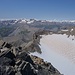 Gipfel: Blick nach Westen zur Grandes Rousses (Gletschermassiv im Hintergrund) sowie zum Glacier Lombard (im Vordergrund)