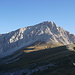 An der Sella di Monte Aquila: Man erkennt links den Weg hinauf zum nächsten Sattel