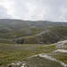 Im Rückblick: Die ganze Krete vom Monte Balzo (links) zur Cima di Monte Balzo (rechts)