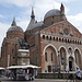 Padova: Basilica  di Sant' Antonio mit dem Reiterstandbild des Gattamelata von Donatello