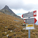 Pass da Val Mera (2670m). Route 111 ist hier auf einem Schild sichtbar. Auf dem Berg findet man keine weiteren Anweisungen.