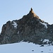 Im sonnenbeschienenen Bereich unterhalb der Felswand der Spitze erfolgte der Abstieg vom Petit Mont Calme.