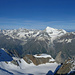 Gipfelpanorama: Dom links, im Hintergrund Matterhorn und Weisshorn, rechts Nadelgrat mit Stecknadelhorn