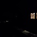 Hüttenfenster und Serfaus-Fiss in der Nacht