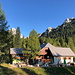Am Planinski dom na Zelenici - Ziemlich genau eine Stunde nach dem Beginn unserer Wanderung ist die Hütte auf der Zelenica erreicht.