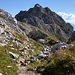 Im Aufstieg zur Vrtača/Wertatscha - Blick zum Gipfel, der in wenigen Minuten erreicht ist.