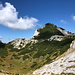 Unterwegs zwischen Vrtača/Wertatscha und Svačica/Bielschitza - Blick über eine Senke (gemäß Karte: Vatelca?) zu unserem nächsten Gipfelziel.