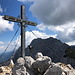 Svačica/Bielschitza - Am Gipfel vor dem Hintergrund der Vrtača/Wertatscha.