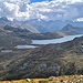 Ein schöner Blick zu den drei Seen am Berninapass. Mit dem Lafgh de la Cruesta sinds gar deren vier.