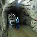 Der Tunnel ist innen breiter und vorallem lang (~620 Meter) ...
