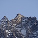 Der Gipfelkopf des Piz Arblatsch ist bekanntlich weggebrochen. Hier die Abbruchstelle noch näher herangezoomt.<br />[https://www.hikr.org/tour/post164841.html]