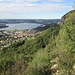 Non manca molto ormai alla località Priel, da dove poi percorreremo in discesa la via crucis (fatta in salita al buio in mattinata) per ritornare a Suello. Sullo sfondo il Lago di Pusiano.
