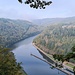 Erster Blick hinab zur Saar, teilweise ist die Schleuse Mettlach noch im Bild 
