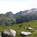 Nach Abstieg und Aufnehmen des Rucksacks quere ich ein Stück weiter in dieses herrliche Hochtal