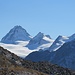 Zoomaufnahme zu Bergen über dem Glacier du Mont Miné