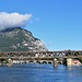 In primo piano il ponte della ferrovia, sullo sfondo il ponte Azzone Visconti, sulla destra l'isola Viscontea, ancora sullo sfondo il Moregallo.