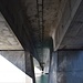 Passiamo sotto al maestoso ponte Alessandro Manzoni di Lecco, conosciuto anche come il "Ponte Nuovo". E' il ponte della strada Vallassina (statale 36 del Lago di Como e dello Spluga), la statale che attraversa con un tunnel il Monte Barro raggiungendo il centro di Lecco e lì interrandosi sottoterra.