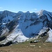 Abstieg zum Baumgartensattel. Im Bild Fleischbank und Schönalmjoch. Man sieht gut den Weiterweg welcher in den Sattel links der Fleischbank zieht