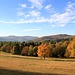 Blick über das Egertal zu den Doupovské hory (Duppauer Gebirge)<br />Der rechte Höhenzug ist noch ein Ausläufer des Erzgebirges.