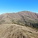 <b>Sguardo sul Passo d'Agario (1551 m), sul Monte Pola (1742 m) e sul Gradiccioli (1936 m).</b>
