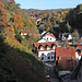 Kurzer Aufstieg zum Schloss Schönberg, unten liegt der Bensheimer Ortsteil Schönberg
