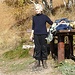 Pinuccia alla sosta del sentiero di mezzo